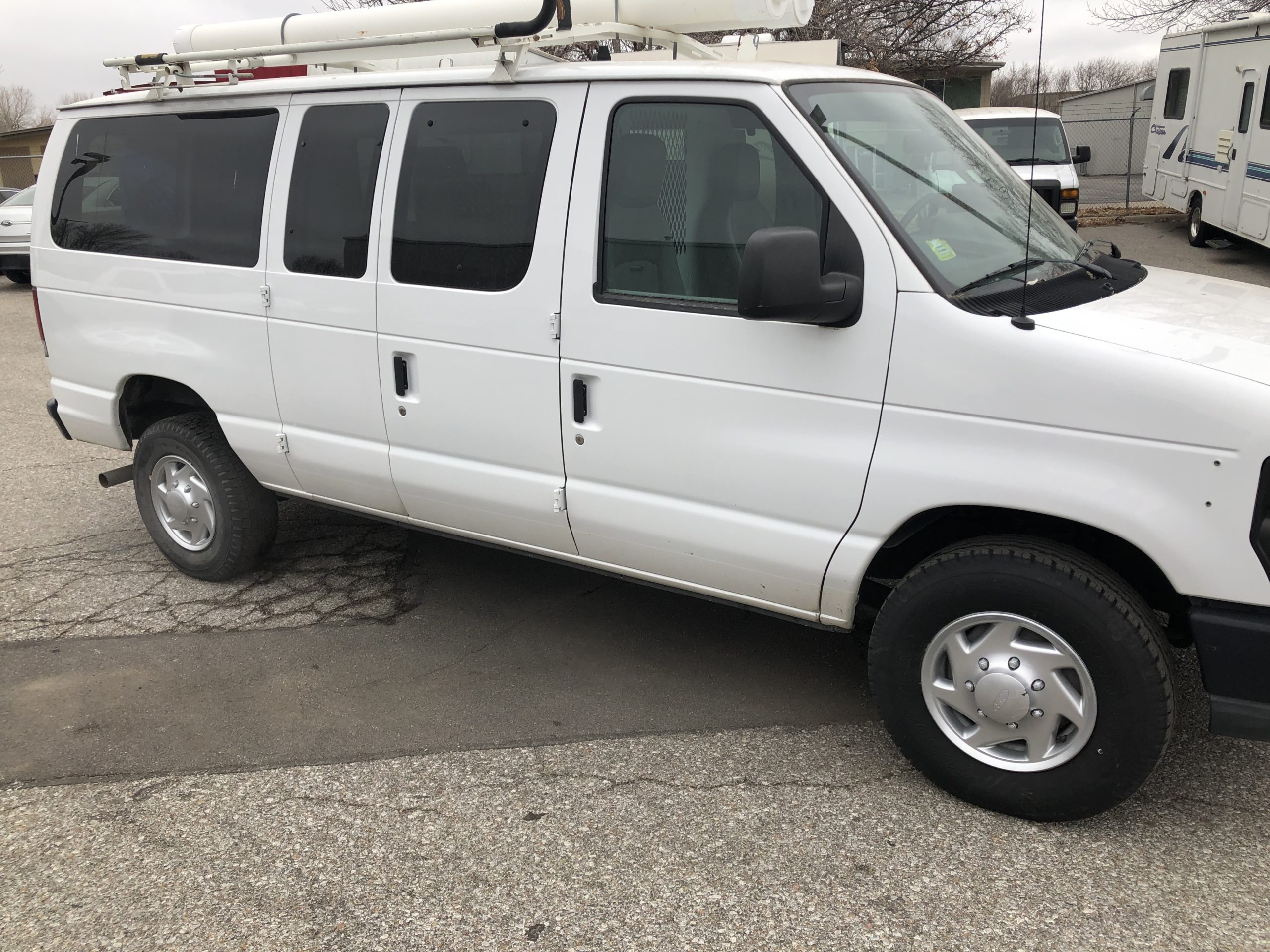 2010 FORD E-350